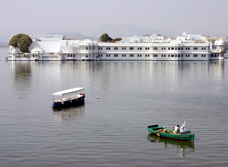 lake pichola